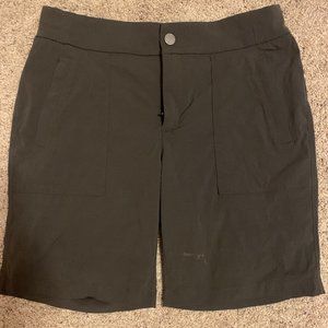 Athleta Women's Trekkie Hiking Shorts, Zipper Pockets Size 6 Dark Olive Green